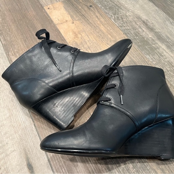 Lauren Ralph Lauren Tamia Black Leather Lace Up Booties Size 7B - Picture 2 of 8